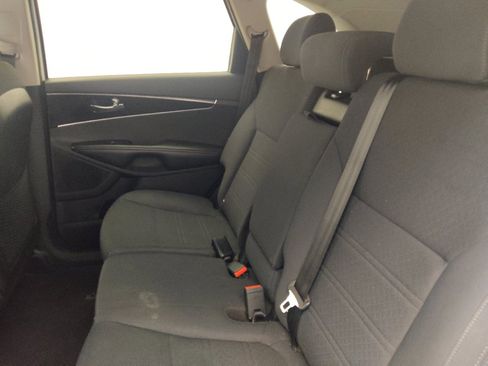 Used 2018 Kia Sorento AWD image 18