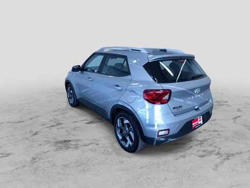 Used 2025 Hyundai Venue SEL image 8