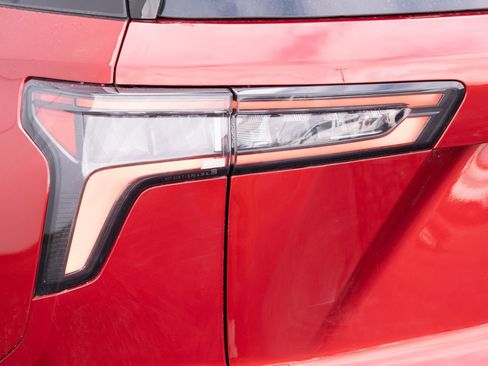 Used 2025 Chevrolet Equinox LT w/ Safety and Technology Package image 24