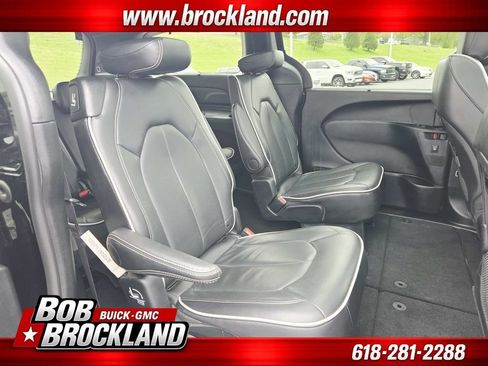 Used 2025 Chrysler Pacifica Limited FWD image 17