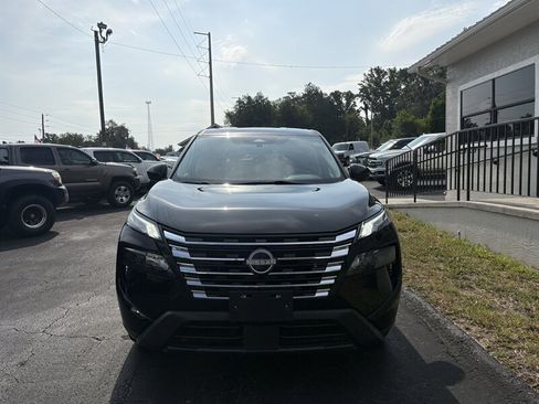 Used 2024 Nissan Rogue SV FWD image 2