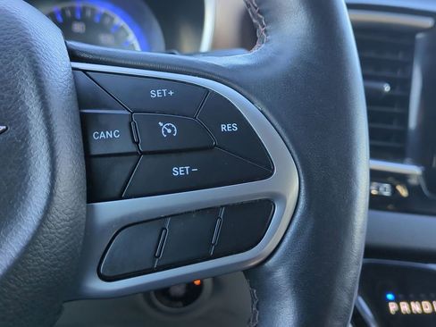 Used 2018 Chrysler Pacifica Touring-L Plus image 26