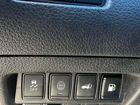 Used 2018 Nissan Rogue SL image 12