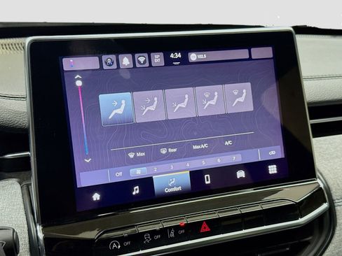 Used 2024 Jeep Compass Latitude image 18