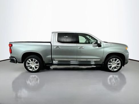 Used 2025 Chevrolet Silverado 1500 High Country w/ High Country Premium Package AWD/4WD image 9