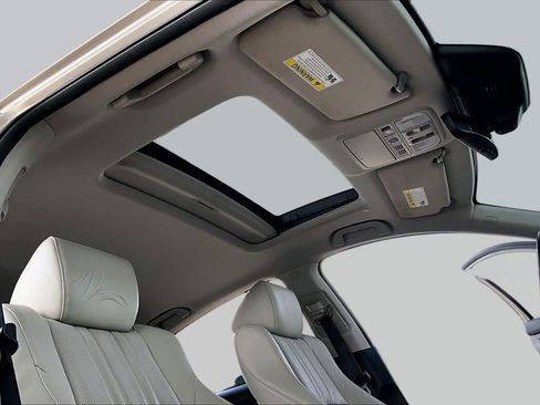Used 2018 Honda Accord Touring image 14