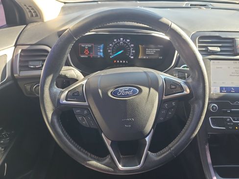 Used 2020 Ford Fusion SE w/ Equipment Group 151A FWD image 17