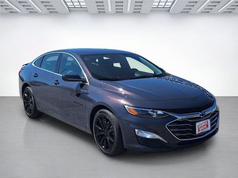 Used 2025 Chevrolet Malibu RS FWD image 2