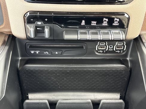 Used 2019 RAM 1500 Laramie AWD/4WD image 29