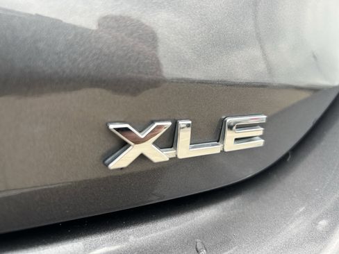 Used 2023 Toyota Highlander XLE AWD/4WD image 10