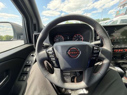 Used 2025 Nissan Frontier PRO-4X AWD/4WD image 20