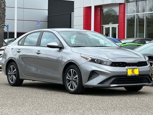 Used 2023 Kia Forte LXS image 2