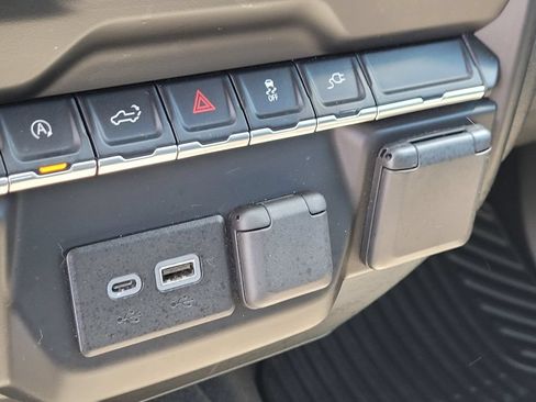 Used 2021 Chevrolet Silverado 1500 Custom w/ Rally Edition AWD/4WD image 19