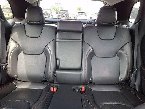 Used 2019 Jeep Cherokee Trailhawk AWD/4WD image 13