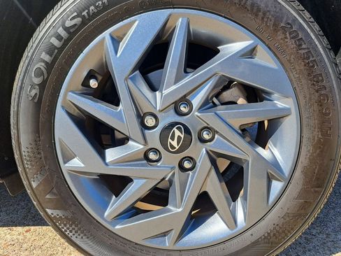 Used 2024 Hyundai Elantra SEL image 27