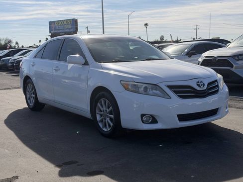 Used 2011 Toyota Camry XLE image 14