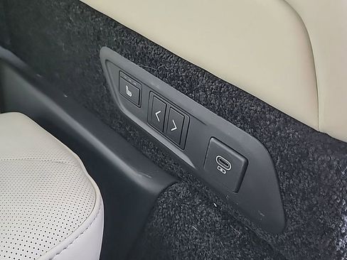 Used 2025 Land Rover Range Rover Long Wheelbase SE image 33