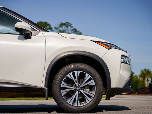 Used 2023 Nissan Rogue SV FWD image 9