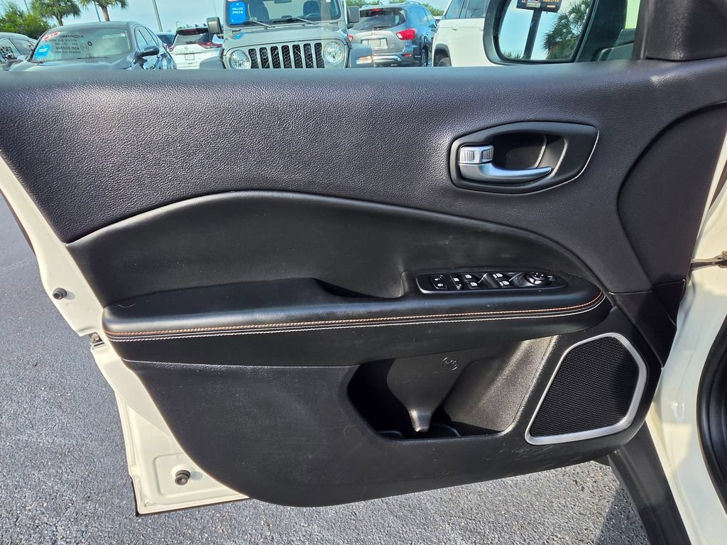 Used 2018 Jeep Compass Latitude FWD image 12