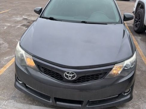 Used 2012 Toyota Camry SE image 2