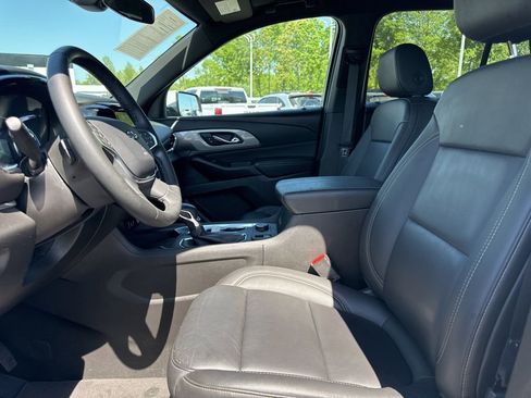 Used 2023 Chevrolet Traverse LT w/ Midnight/Sport Edition image 9