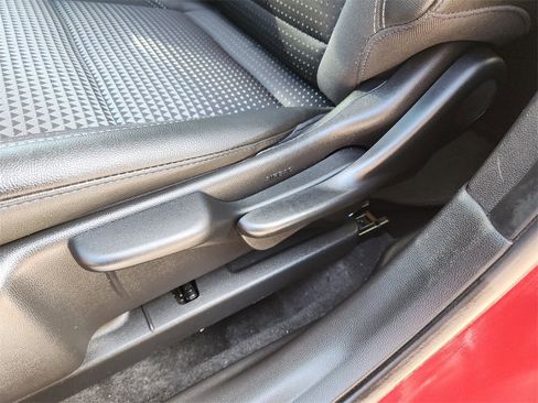 Used 2025 Chevrolet Trax LT w/ LT Convenience Package image 19