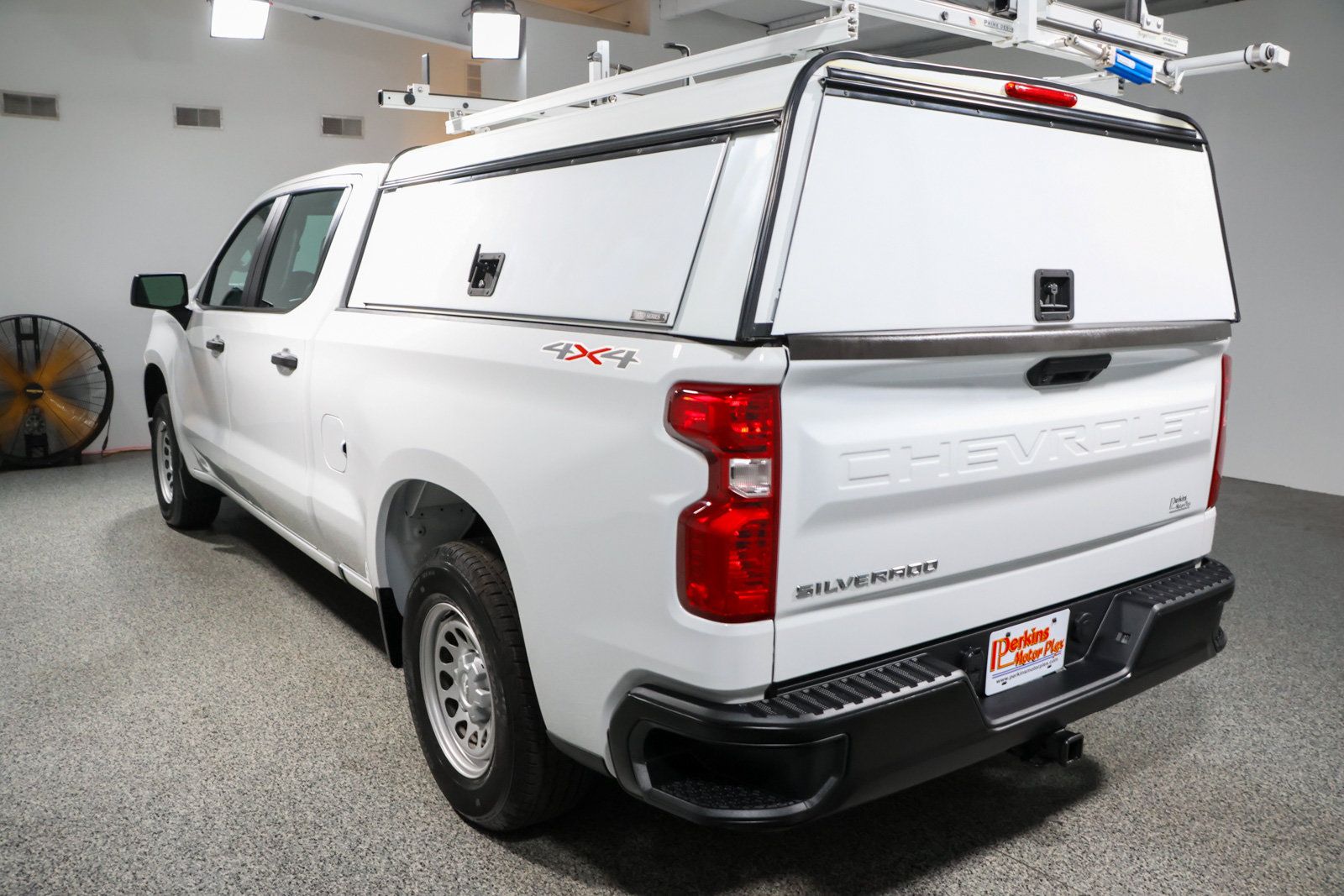 Used 2024 Chevrolet Silverado 1500 W/T w/ Trailering Package AWD/4WD image 9