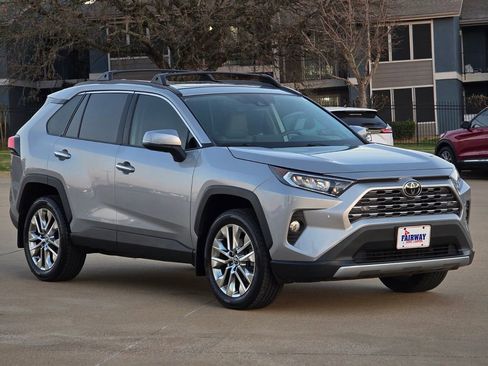 Used 2020 Toyota RAV4 Limited image 3