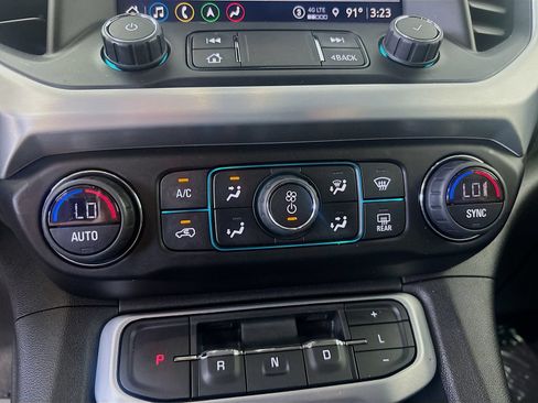 Used 2021 GMC Acadia SLT w/ Elevation Edition FWD image 16