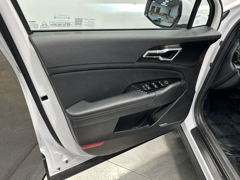 Used 2024 Kia Sportage EX image 12