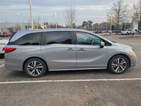 Used 2021 Honda Odyssey Touring image 2