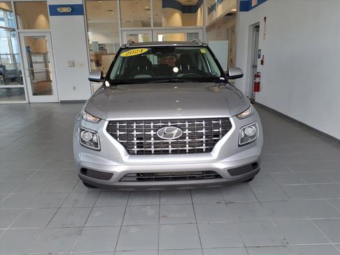 Certified 2024 Hyundai Venue SEL image 2