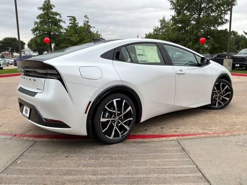 New 2026 Toyota Prius Plug-In Hybrid FWD image 5