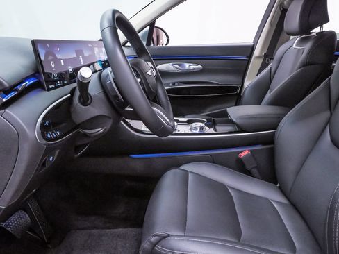 Certified 2026 Genesis GV70 2.5T AWD/4WD image 9