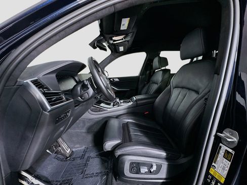 Used 2022 BMW X7 M50i w/ Cold Weather Package image 5
