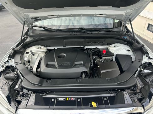 Used 2019 Volvo XC60 T5 Momentum w/ Multimedia Package image 35
