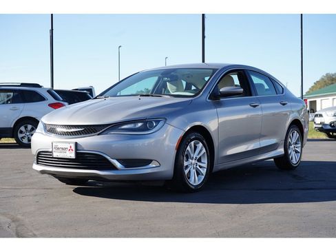 Used 2016 Chrysler 200 Limited image 7