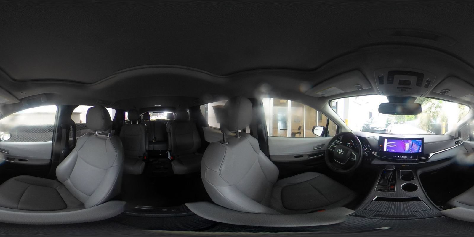 Used 2025 Toyota Sienna XLE FWD image 44