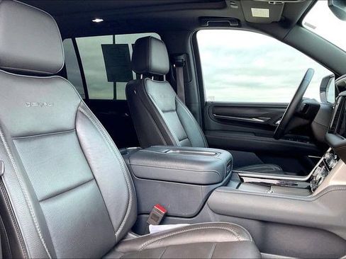 Used 2024 GMC Yukon XL Denali image 7