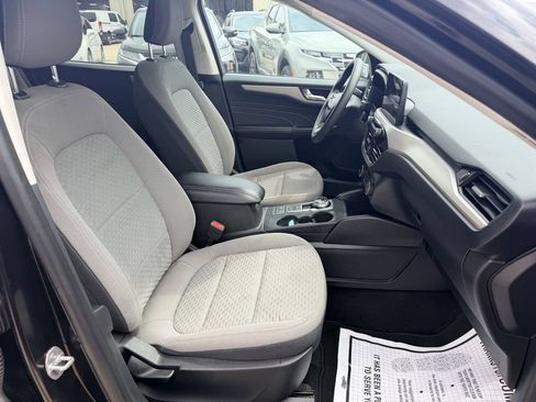 Used 2021 Ford Escape SE FWD image 18
