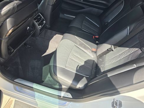 Used 2022 BMW 740i w/ Premium Package RWD image 14