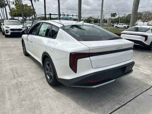 New 2026 Kia K4 LXS FWD image 8