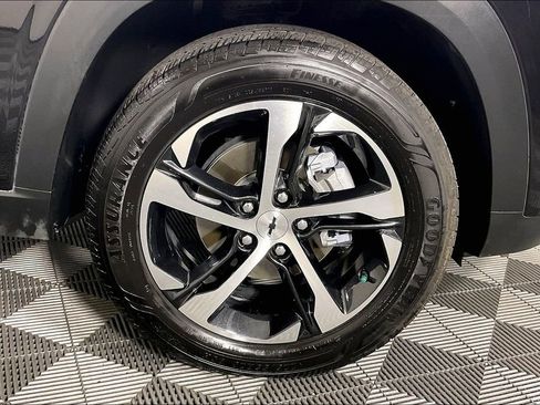 Used 2025 Chevrolet Trax RS w/ Driver Confidence Package FWD image 10