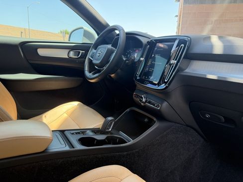 Used 2020 Volvo XC40 T5 Momentum w/ Protection Package Premier AWD/4WD image 42