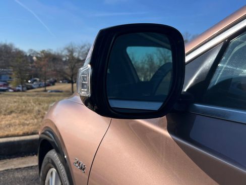 Used 2017 INFINITI QX30 Premium w/ Navigation Package image 16