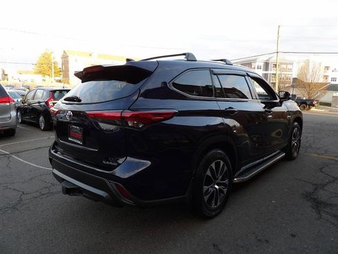 Used 2021 Toyota Highlander XLE image 5