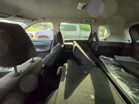 Used 2025 Nissan Rogue SV FWD image 5