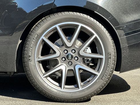 New 2026 Land Rover Range Rover Velar Dynamic SE image 13