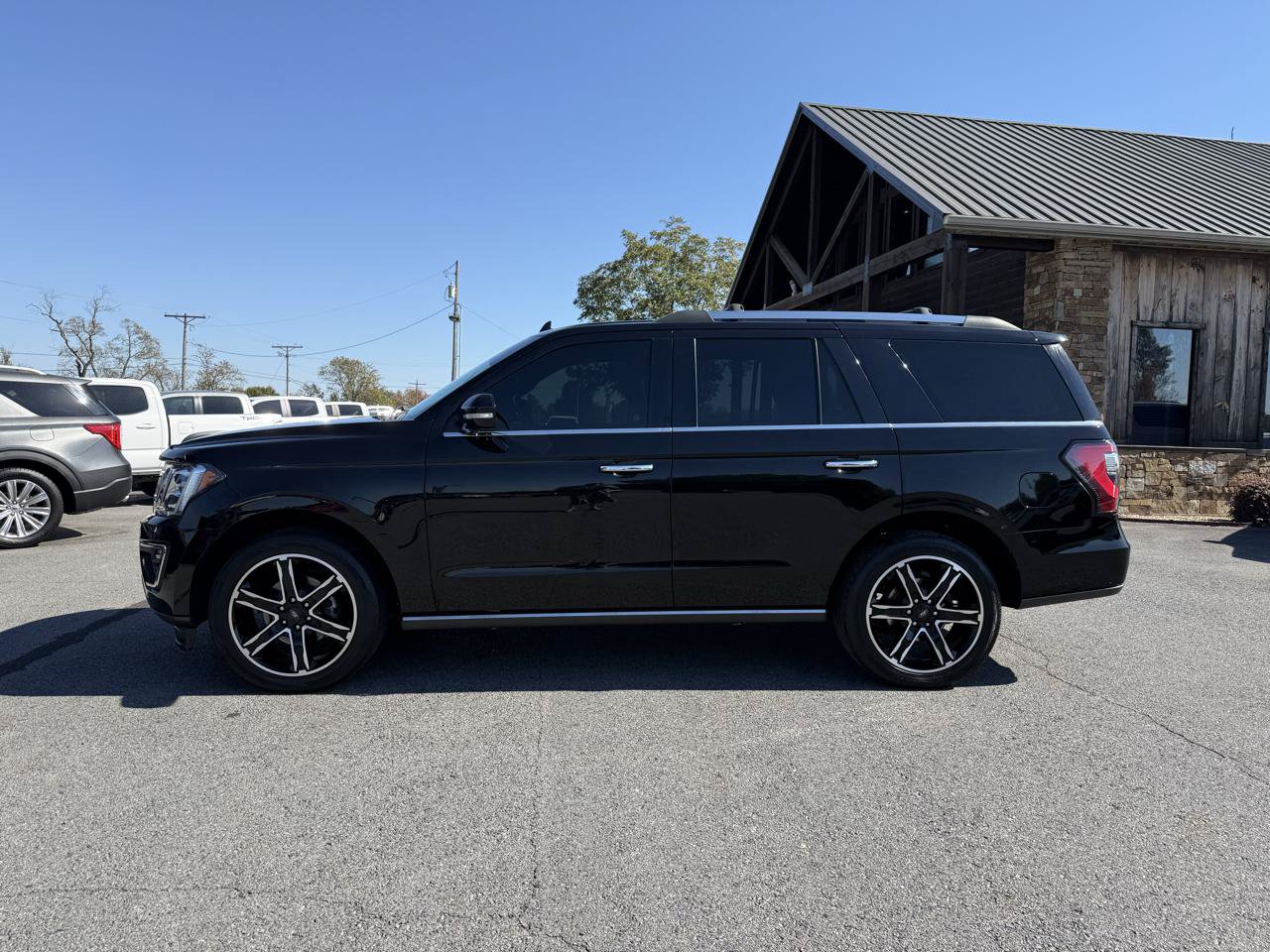 Used 2021 Ford Expedition Limited AWD/4WD image 3