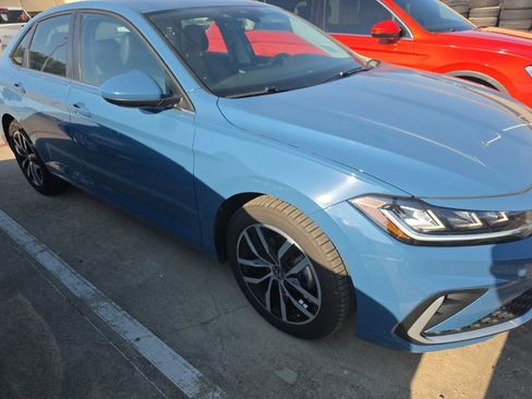 Used 2025 Volkswagen Jetta SE FWD image 7